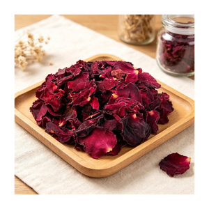 Pétales de rose rouge séchés naturels en gros - Écologiques et durables pour la décoration de mariage, les bains, l'artisanat et les projets DIY |   99 Données Or - Product Image 4
