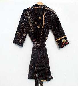 Kimono de algodón con patchwork Kantha, hecho a mano en India, ecológico, grueso, para mujer, con cierre de cinturón cosido a mano. - Product Image 6
