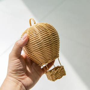 Móvil Colgante Rústico de Ratán con Globo Aerostático, Regalo para Recién Nacidos, Hecho por Artesanos Vietnamitas - Product Image 3