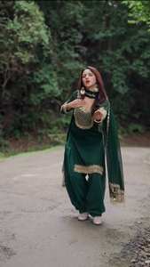 Suministro al por mayor: Conjunto de traje Patiala con top de crepé natural de diseño elaborado para mujer, ideal para bodas y festivales, disponible al por mayor. - Product Image 2