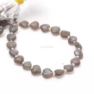 Cuentas de piedra lunar gris natural talladas en forma de corazón de 10-11 mm, cuentas de piedra lunar talladas a mano, cuentas sueltas para la elaboración de joyería. - Product Image 1