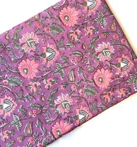 Tissu en coton respirant et écologique imprimé à la main avec motifs floraux multiples pour la décoration de la maison, les sacs, les vêtements, le quilting, les rideaux et les serviettes - Product Image 1