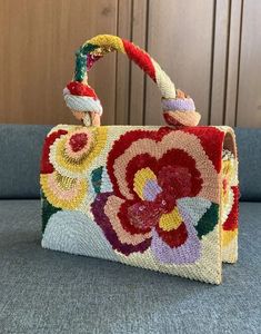 Bolso de cuentas multicolor hecho a mano con diseño de flores - Product Image 1