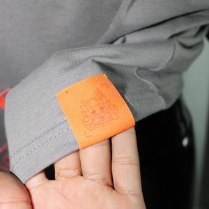 Camiseta de Manga Corta Gris para Hombre con Estampado Rojo, Cuello Redondo, Corte Casual, Largo Regular, 100% Algodón Jersey, HILOS FINOS - Product Image 5