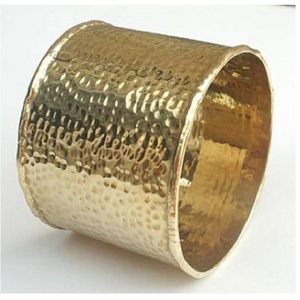 Anillos para Servilletas de Aluminio Martillado con Acabado Dorado, Elegantes y Modernos, Duraderos y Ecológicos, Accesorio para Mesa de Boda - Product Image 1