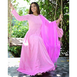 Magnifique ensemble Anarkali en coton rose Chikankari, taille XS, 900g, fabriqué en Inde/Pakistan pour les mariages - Product Image 2
