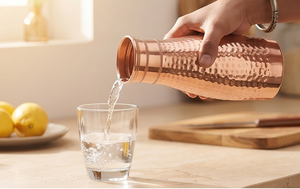 Mini botella de agua de cobre con acabado martillado, ecológica, reutilizable, perfecta para uso diario, cocina, viajes al aire libre y regalos. - Product Image 5