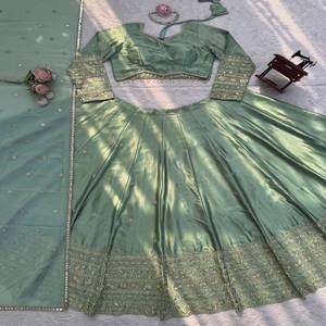 VASTRA COTTAGE Lehenga Choli de Satén Premium con Bordado de Hilo y Lentejuelas, Blusa sin Costuras de Gran Volumen, Dupatta de Georgette - Product Image 6