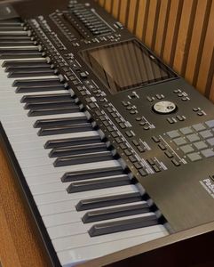 Orgue arrangeur professionnel Korg PA1000 61 touches, vente rapide - Product Image 1