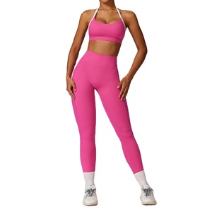 2026 tenue d'entraînement de gymnastique personnalisée pour femmes contrôle du ventre taille haute 2 pièces licou dos nu Yoga Fitness ensembles genou longueur court - Product Image 3