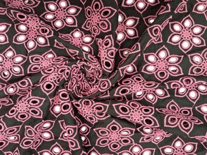 Tela Bordada de Algodón Negra y Rosa de Alta Calidad Premium |   Tela de Algodón con Diseño Floral Calado |   Tela Suave y Transpirable - Product Image 6