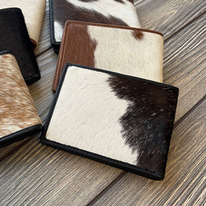 Portefeuille en cuir de vachette véritable avec poils, fait main, élégant et fin pour homme - Product Image 1