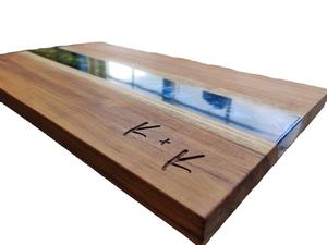 Planche à découper époxy en résine de bois d'olivier haut de gamme Ustensiles de cuisine uniques faits à la main pour hacher, servir du fromage et se divertir - Product Image 2