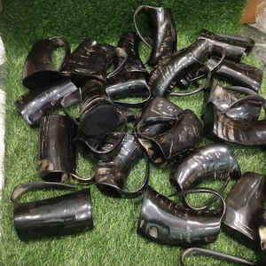 Mug en corne de bœuf Viking sculpté à la main, poli, de luxe, 16-20 oz, écologique, style médiéval, pour bière et hydromel - Product Image 2