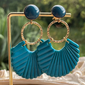 Boucles d'oreilles en résine de qualité supérieure, robustes, couleur unie, personnalisables, vente en gros directe usine - Product Image 1