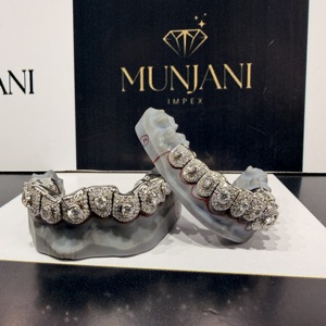 เพชรคุณภาพสูง VVS ความใสระดับ Brilliant Cut  ฮิปฮอปกริลล์ชุบทอง เงินแท้ S925 สไตล์วินเทจ รับรองโดย IGI สำหรับงานปาร์ตี้  ออกแบบตามสั่งสำหรับผู้ชาย - Product Image 4