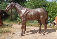 Sculpture de cheval en métal pour jardin