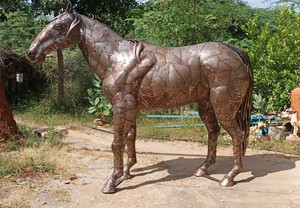 Escultura de caballo de metal para jardín - Product Image 2