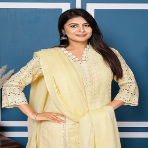 Ensemble Kurta en coton jaune pastel traditionnel NIYANI avec broderie délicate et dupatta assortie pour un style festif subtil - Product Image 5
