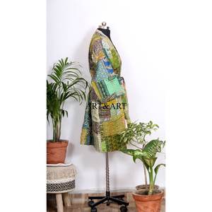 Robe d'été faite à la main, kimono en soie Kantha cousu main, ceinture, patchwork floral bohème, peignoir unisexe, vêtements de nuit pour femmes - Product Image 5