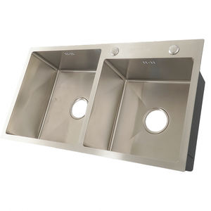 Évier à double cuvette fait à la main en acier inoxydable 304 de haute qualité prêt à être expédié pour la rénovation de la cuisine ou de nouveaux projets - Product Image 4