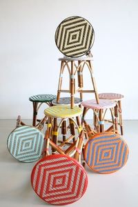 Tabouret en rotin tressé fait main moderne, chaise en bambou naturel pour un salon élégant, un patio, un café et une décoration intérieure - Product Image 4