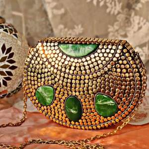 Bolso de Mano de Lujo para Mujer con Acabado Plateado Antiguo, Elegante Accesorio de Moda con Cristales - Product Image 5