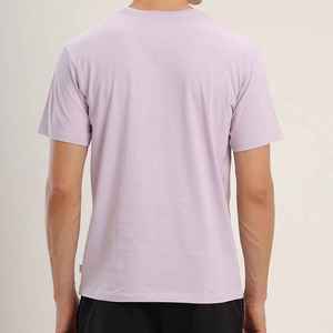 เสื้อยืดคอกลมแขนสั้นสีม่วงอ่อนสำหรับผู้ชาย ทรงปกติ ผ้าคอตตอนเจอร์ซีย์ สวมใส่สบายๆ รับผลิตแบบ OEM ODM - Product Image 6
