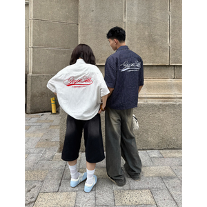 เสื้อเชิ้ตพิมพ์ลายบาติก คอตั้ง ผ้าโพลีเอสเตอร์/คอตตอน แห้งเร็ว สำหรับวันหยุดพักผ่อน แขนสั้น สำหรับผู้ชายและผู้หญิง รับผลิตแบบ OEM ODM - Product Image 5