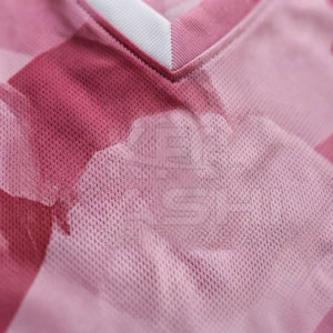 Nouvel ensemble d'uniformes de basketball personnalisés avec logo imprimé, anti-humidité, comprenant maillot et short, adapté aux commandes d'équipes adultes 100% - Product Image 5