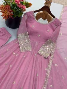 นำเสนอคอลเลกชั่นใหม่จากนักออกแบบผ้าไหมกรุบกรอบพร้อมชุดงานปักและชุด Dupatta เย็บอย่างเต็มที่ - Product Image 6