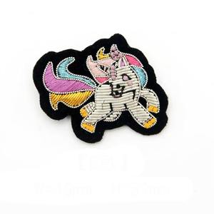 Patch brodé licorne avec perles, motif dessin animé mignon, badge en tissu à coudre, forme irrégulière pour vêtement - Product Image 1
