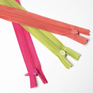 Bon prix personnalisé # 3 Fermetures éclair invisibles en nylon à extrémité fermée, colorées pour robes - Matériau plastique durable - Product Image 3