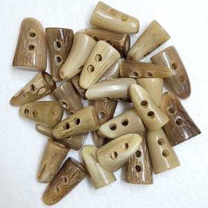 Botón de cuerno de búfalo de estilo religioso, pulido a mano, ecológico, duradero, de primera calidad, para chaqueta, con diseño natural minimalista. - Product Image 1