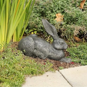 Sculpture de lapin noir faite à la main, décoration de table contemporaine, figurine artistique pour salon - Product Image 5