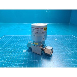 Válvula de Diafragma de Alta Pureza FUJIKIN 316L TIPO N.C 469045, Usada como Pieza de Repuesto para Equipos de Semiconductores Legacy - Product Image 2