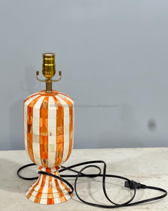 Lampes en os et en résine exquises avec de superbes abat-jour fabriqués à partir de copeaux de résine colorés et de motifs traditionnels d'incrustation d'os. - Product Image 2
