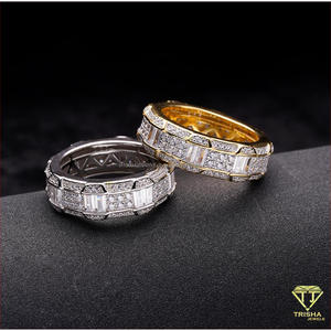 Anillo de Hombre de Plata 925 Personalizado de Primera Calidad con Diamante Cultivado en Laboratorio y Elegante Patrón de Piedras Multicapa - Product Image 4
