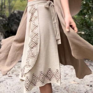 Jupe portefeuille en coton imprimé au bloc, style bohème, vêtements faits main, mode éthique pour femme - Product Image 1