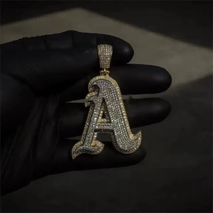 Colgante Personalizado de Plata 925 con Letra Hip Hop, Incrustaciones de Diamantes Moissanite, Colgante con Inicial, Joyería Única Hecha a Mano - Product Image 6