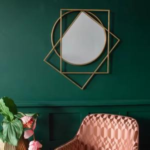 Le charme intemporel d'un miroir élégant et raffiné s'intègre parfaitement aux intérieurs classiques et contemporains. - Product Image 4