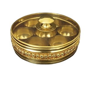 Boîte à épices en laiton artisanale avec une touche dorée, écologique, lavable au lave-vaisselle, design rond en métal, couleur personnalisée - Product Image 1