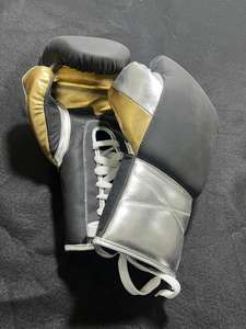 Guantes de Boxeo Personalizados OEM Metálicos NEGROS, Plateados y DORADOS con Cordones - Guantes de Entrenamiento de Cuero PU Profesional para Sanda MMA con Nombre Personalizable - Product Image 2