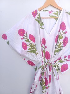 Robe maxi kaftan en coton rose à fleurs imprimées, faite à la main, col en V, taille ajustable, robe bohème pour les vacances - Product Image 3