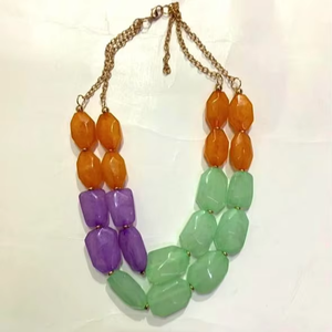 Collar de Cuentas de Resina y Hueso Hecho a Mano para Damas, Disponible en su Elección de Diseño y Color a Bajo Costo - Product Image 1