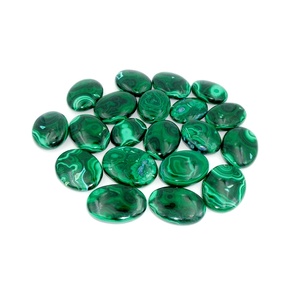 Chakralume Pierre de Palmier en Malachite Naturelle Rayée Verte, Cristal de Guérison Sculpté Style Ange, Décoration Énergétique pour Méditation Reiki, Vente en Gros - Product Image 1