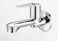 Langlebiger, verlängerter Wasserhahn aus verchromtem Messing für die Wandmontage im Badezimmer – für dauerhaften Gebrauch