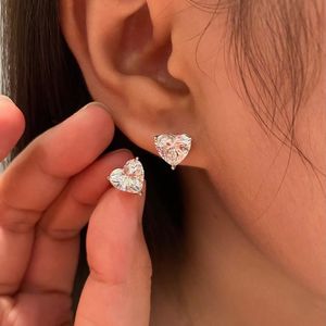 Boucles d'oreilles clous en diamant de laboratoire en forme de cœur, certifiées IGI DEF VVS VS, en or massif, vente en gros d'usine, fabricant de bijoux OEM ODM - Product Image 3