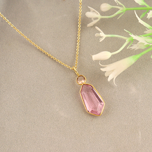 Impresionante colgante de cuarzo rosa con circonita cúbica rosa en engaste de bisel, collar de latón chapado en oro de 18k para mujer, regalo de joyería. - Product Image 4