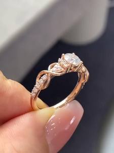 Anillo Clásico de Diamantes de Corte Redondo con Banda de Moissanita, Chapado en Oro, Plata 925 Original, Anillo de Boda para Mujer, Regalo Elegante - Product Image 6